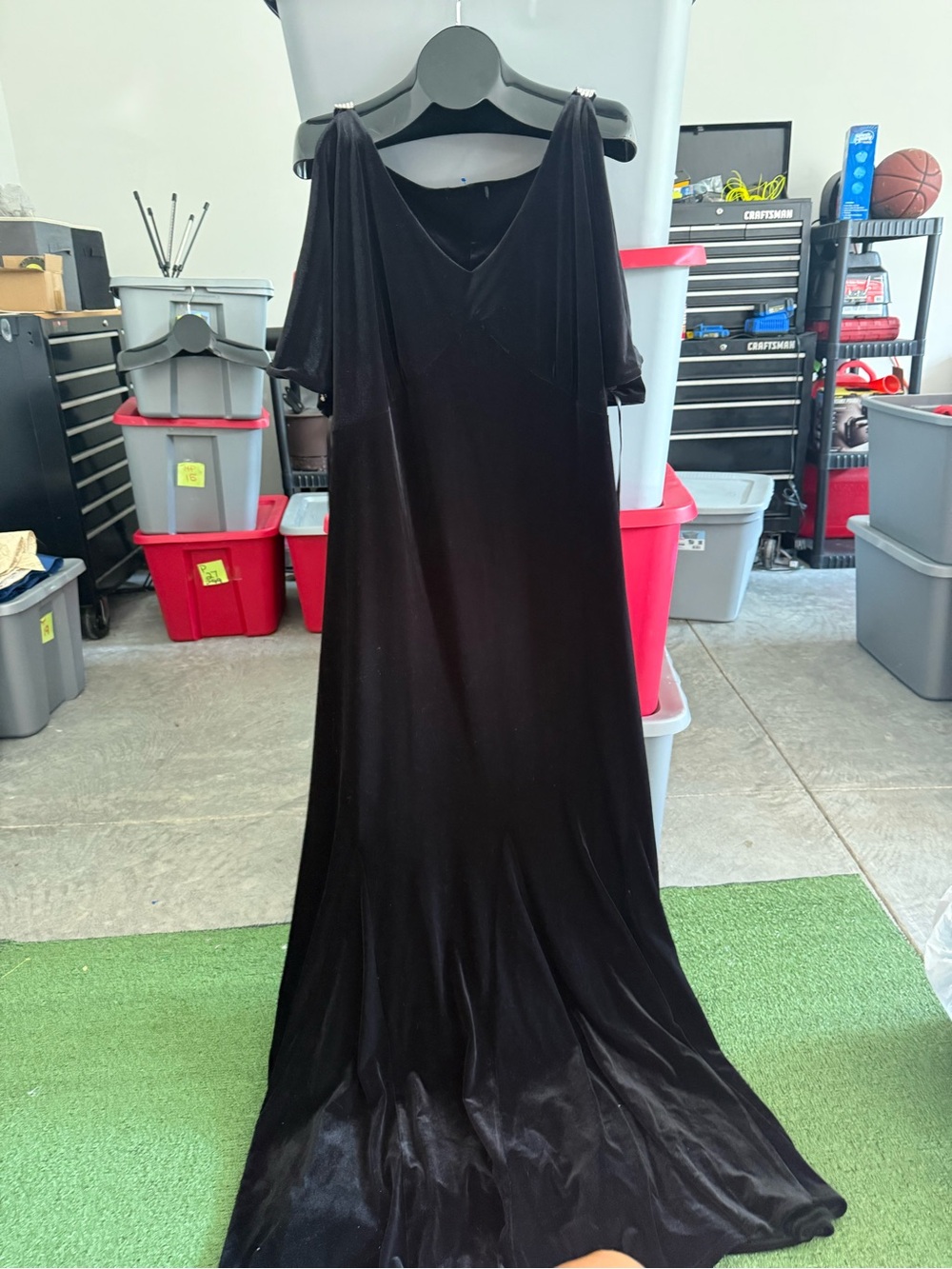 Elegant Black Velvet Evening Dress mp14